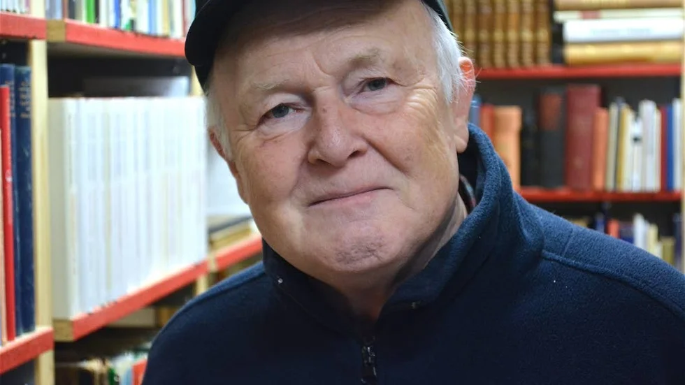 Heltidsjobbare. Trots att Ove Svensson sedan länge är pensionär jobbar han varje dag med att registrera till salu böcker på nätet. Däremot har han sedan en tid köpstopp.