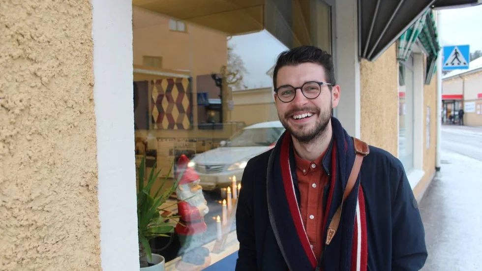 Hycklingesonen Dennis Petersson är tillbaka som journalist på Kinda-Posten och Corren.