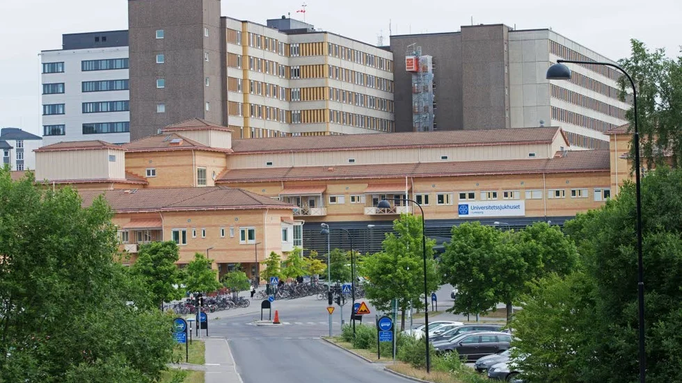 Operationen skulle ha lindrat mannens ryggbesvär, men resulterade istället i förlamning. Därför stämmer mannen nu regionen på flera miljoner kronor. 