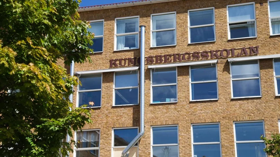 De boende i Tannefors fick inbjudan till möte om nya Kungsbergsskolan i senaste laget, tycker skribenten.