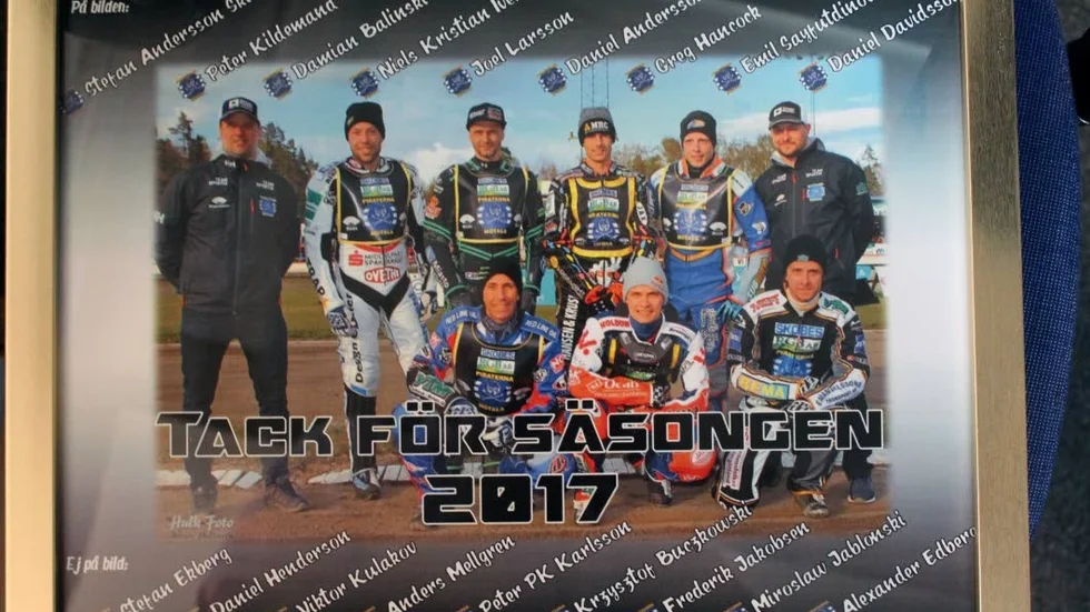 TACKKORTET. På torsdagen kan Piraterna definitivt få tacka för sig i elitserien, om Västervik säger ja till högsta serien.