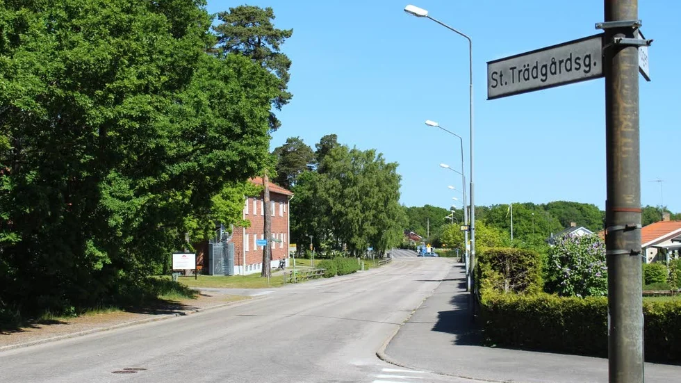 Stora delar av den långa gatan ska bli huvudled. En ännu längre del kommer omfattas av väjningsplikt på anslutande gator.