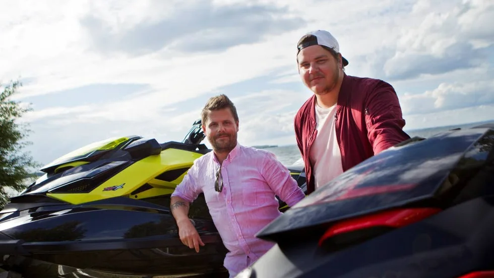 ONÖDIGT. Cristoffer Larsson och Viktor Lindholm tycker klagomålen på vattenskotrarna i Vadstena är obefogade.