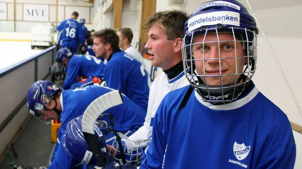 SPELAR. Viktor Spångberg attackeras då och då av ett virus, men ser inga problem med att spela i elitserien med IFK Motala.