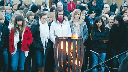 Alla elever samlades traditionellt på Värgårdsskolans skolgård och Nils Jacobsson, elevrådets ordförande, talade.