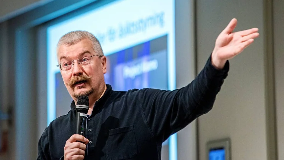 Om det har gått bättre och bättre sedan tidernas begynnelse, vilket det ju har, det har aldrig blivit sämre, varför skulle det då plötsligt vända nu och bli sämre? undrar professor Per Ödling.