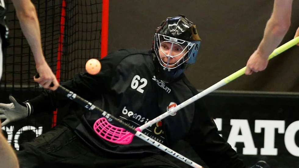 Robin Laakso spelade bra, men fick änså släppa 13 bollar förbi sig när Libk föll hårt borta mot Växjö.