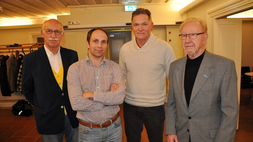 Fyra av sex revisorer i Kinda, fr v Jan Tidman, Jörgen Nordh, Alla Westerdahl och Gustaf Malmström. Karl Ekholm och Jan Kindman saknas. Foto: Alf Wesik