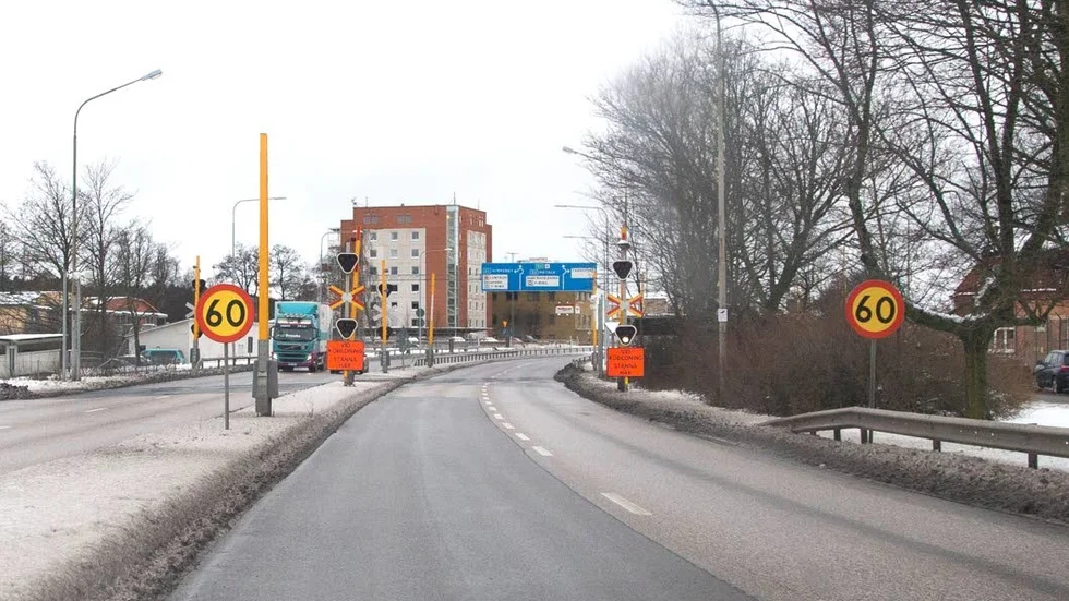 Åtvidabergsvägen stängs av när Trafikverket byter räls på Stångådalsbanan.