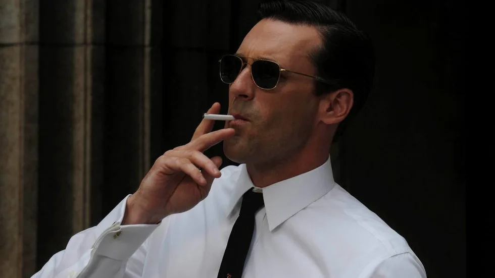 Mad Men. Jon Hamm som storrökaren Don Draper.