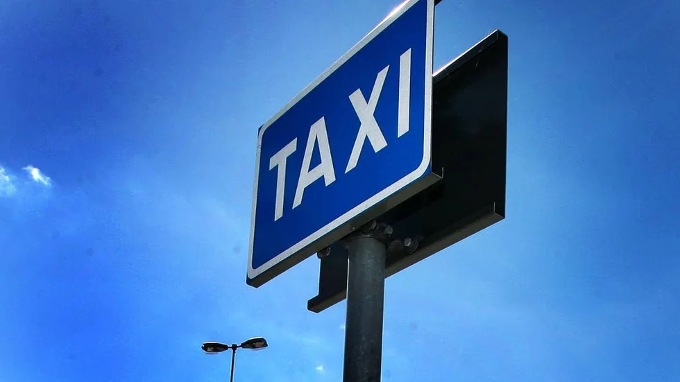 En man smet från taxinotan till Hallsberg.