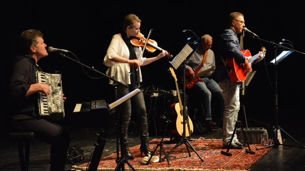 Jonny Andersson, Caroline Hänström, Lennart Wantzin och Kenneth Karlsson är gruppen Rebell. I fredags lyfte de fram Björn Afzelius sånger under en helafton i Motala.