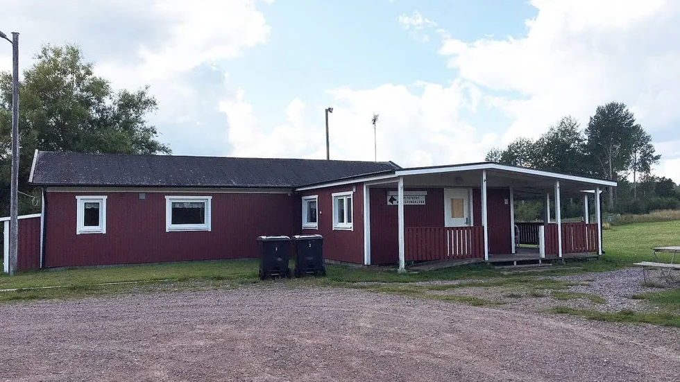 Brukshundklubbens stuga vid Kalvkätte drabbades av inbrott och tjuven kom över en påse med pantburkar.