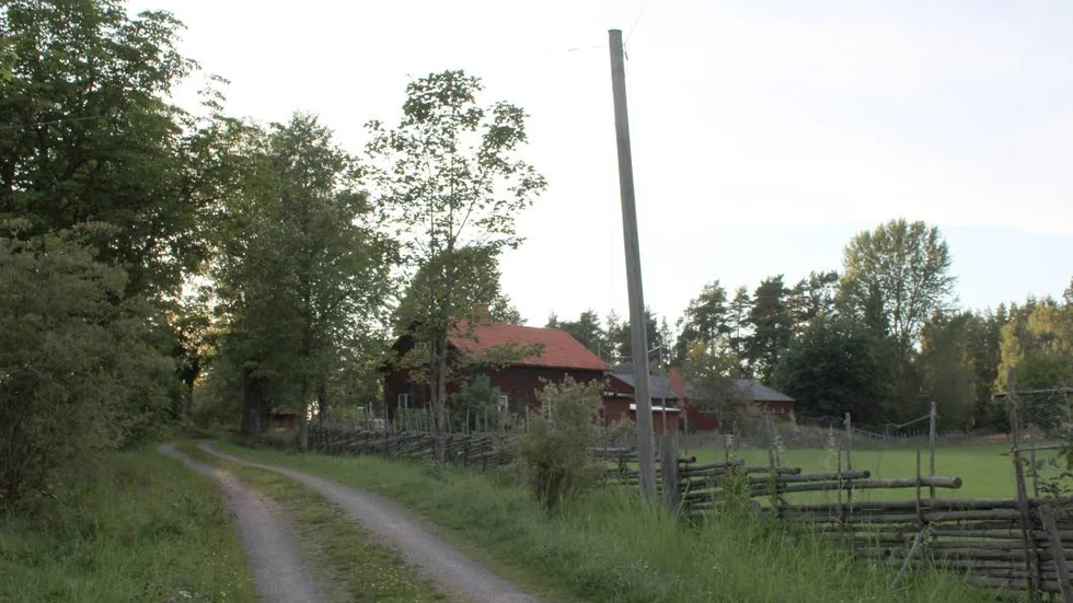 Andvänds inte. En av många telefonstolpar i kommunen som inte längre behövs.