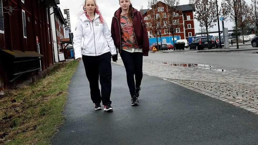 Nya jobb. Zarah Redgård och Jhennifer Forsberg såg problemen inom Ugglans Hemhjälp bli allt större. Nu har de nya arbetsgivare men tycker det är bra att förhållandena inom Ugglan reds ut.