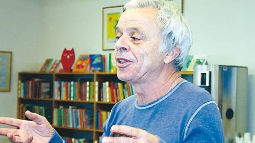 Författaren Douglas Foley besökte i veckan Hultsfreds kommun där han träffade samtliga elever i årskurs fem.