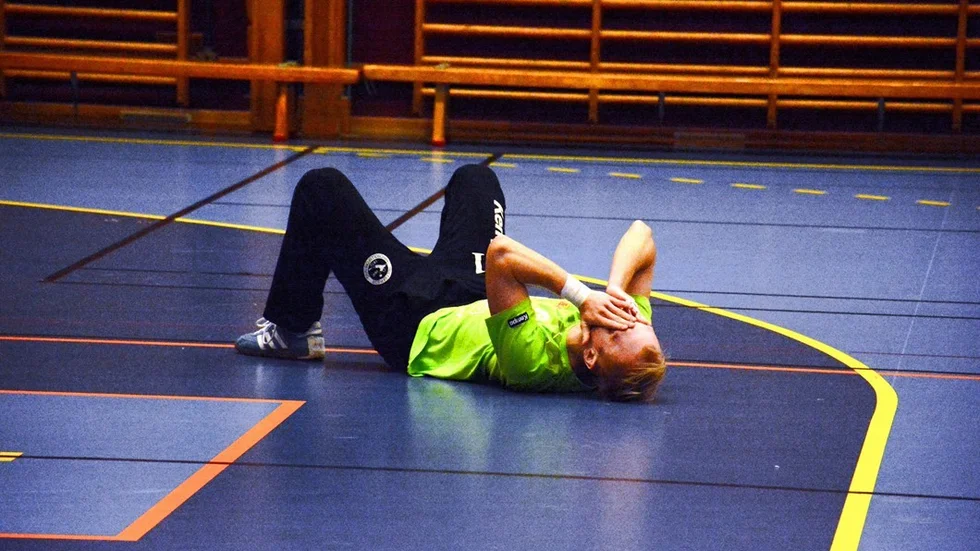 Målvakten Jesper Rüdiger sjönk ihop och kunde inte tro att det var sant efter att ha sett den avgörande bollen passera förbi sig i matchens sista sekund.
