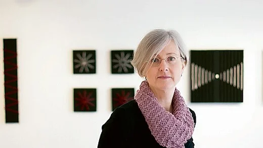 Charlotta Lillieström Hallberg experimenterar med linjer för att skapa nya former.