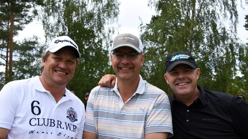 Jarmo Sandelin, Mats Hallberg och Joakim Haeggman i proffsbollen som spelade utom tävlan.