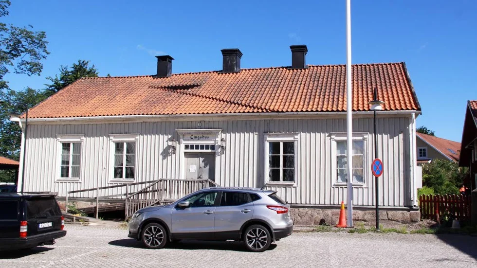 Historia. Tingshuset är en av de allra äldsta byggnaderna i Kisa.