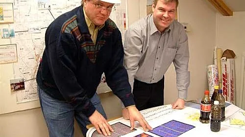 Olle Björck, informationsansvarig, tillsammans med Ulrich Andersson, vd. Foto: Annica Högberg