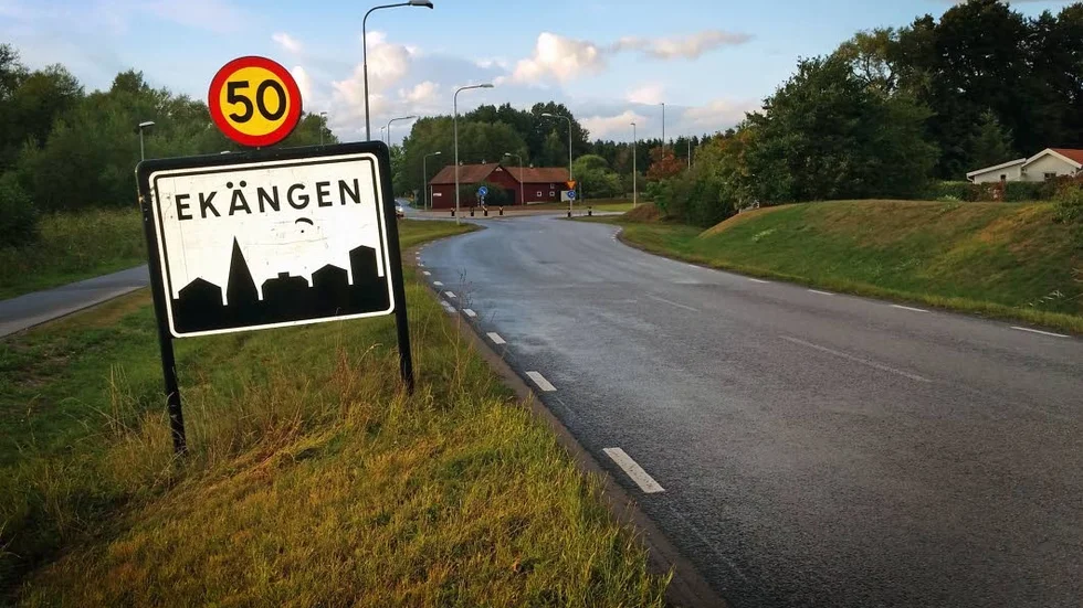 Ekängen. Bristen på fotbollsplaner omöjliggör fortsatt verksamhet för 2004 års pojklag, skriver Henrik Lahti.