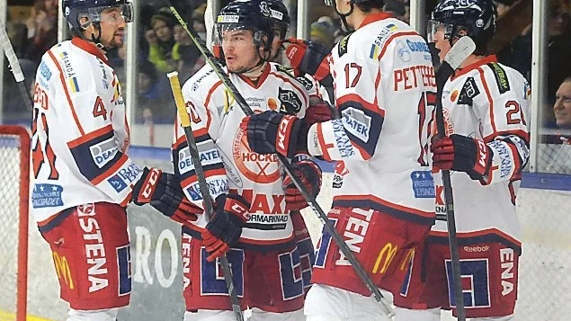 Jens Andersson är en förhållandevis anonym spelare i Västerviks IK. "Jag jobbar hårt på att förbättra min lägstanivå", säger backen inför hemmamatchen mot Halmstad.