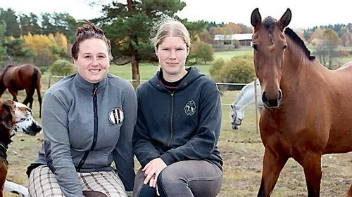 Sara Liew och Renée Knutsson satsar på samarbete och driver miniridskola i Frösvi vid sidan av sina egna hästföretag.
