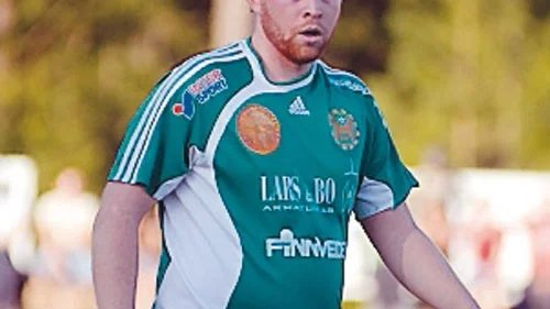 Morgan Pihl visade vägen för HFK genom att kvittera till 2-2 på en elegant slagen frispark i derbyt hemma mot Djursdala.