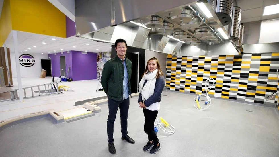 Ming Express. Dana Chen och Jonas Luu på byggarbetsplatsen som snart ska vara en färdig restaurang.