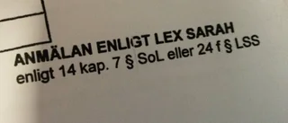 Anställd på äldreboende stängs av