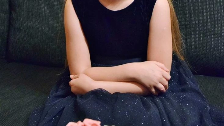 Gabriele väntar på att få bli lucia och att få börja med tårtan.