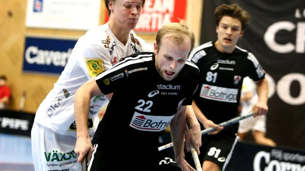 Jocke Ström slutade med innebandy efter finalförlusten mot Storvreta i april. Men på torsdagskvällen var han tillbaka igen, i tröja nummer 22.