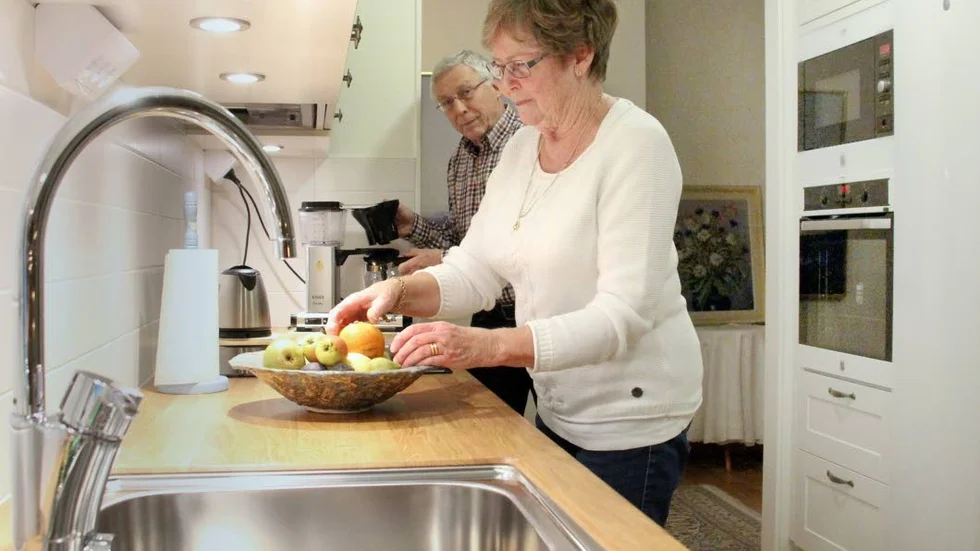 Paret  gillar sin nya lägenhet. Bengt och Birgitta Berglund sålde huset och köpte nytt.