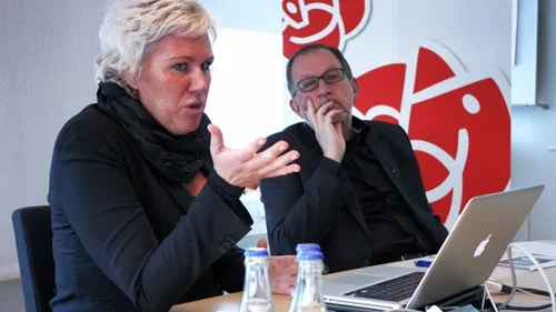 Kristina Edlund och Jan Österlind presenterade socialdemokraternas bostadsbyggnadsförslag. Foto: Fanny Miles