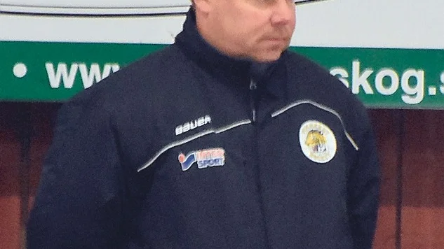 Vimmerby Hockeys assisterande tränare, Michael Larsson, tror på bra chans mot moderklubben SSK. Foto: Viktor Allvin