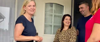 Statsministern besökte Katrineholm under lördagen: ✓Tal ✓Dörrknackning ✓Selfies