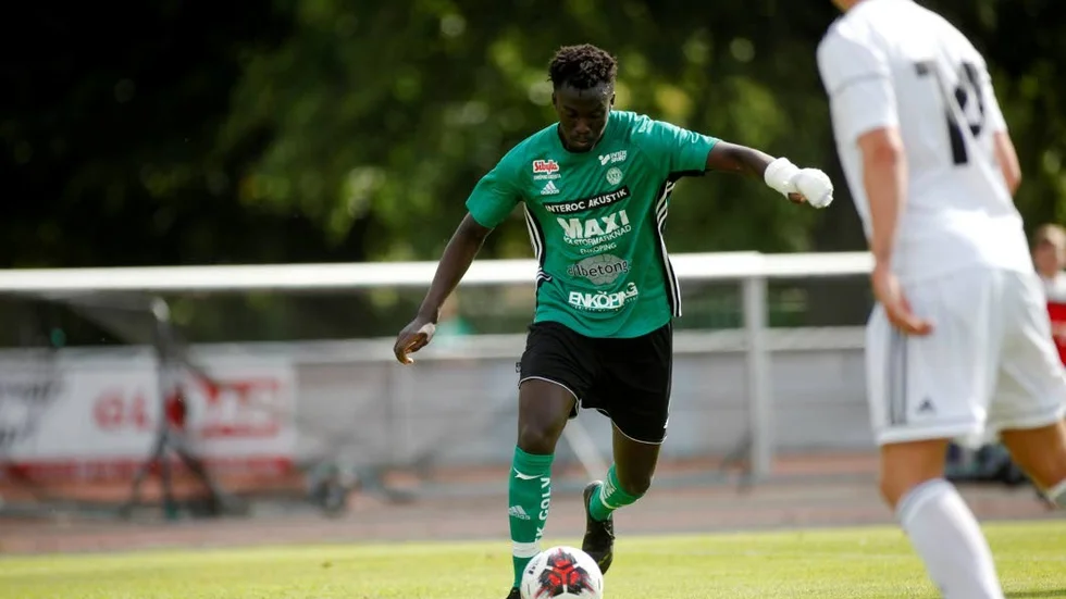 Mot Karlberg blev det två assist från Botcheys fötter när ESK bröt förlusttrenden.