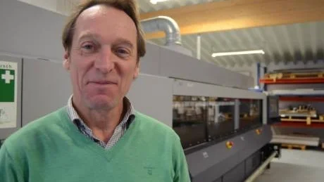 Anders Nilsson, Gamleby screentryck AB efterlyser ett regelbundet utbyte mellan företag i Västerviks kommun för att lära mer om varandras produkter, kompetens och kapacitet. Foto: Hans Brandin