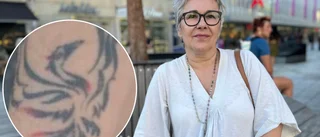 Ramona, 58, tatuerade en mytisk fågel på armen – som symbol för att hon lyft från botten: "I dag är jag lycklig igen"