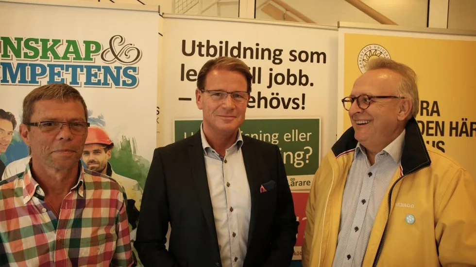 Satsning. Campuschefen Jerry Engström tror att bättre utbildning kommer innebära att fler ungdomar stannar kvar i kommunen. Till höger: Västervik och Vimmerbys komkunstyrelseordförande Harald Hjalmarsson (M) och Micael Glennfalk (M).