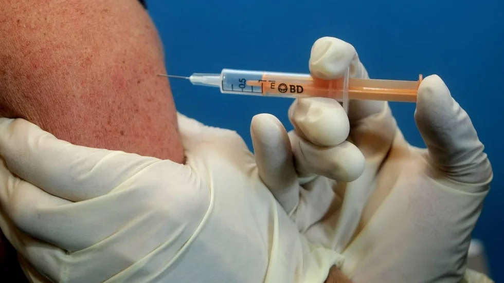Vaccin. det råder brist på vaccin på sin håll - men mer är på väg.