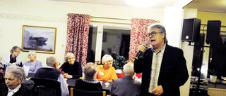 Äldre i Gunnebo bjöds på pubafton på Dalsgården