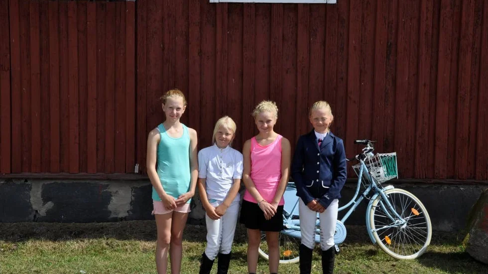 Laghoppare. Från vänster: Mihra Winge, Alice Svensson, Tilde Gustavsson och Alice Svensson.