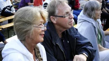 Elisabeth och Bo Svensson hade åkt ända från Oskarsham för att höra gladdjazz i slottsruinen.foto:LISA OLAISON