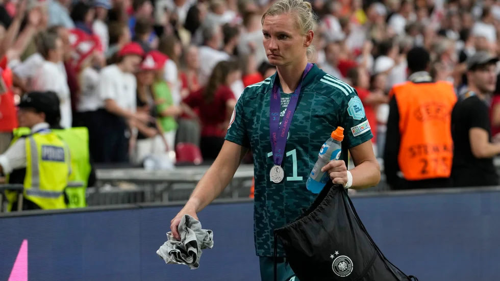 Alexandra Popp vill se en förbättring i Bundesliga.
