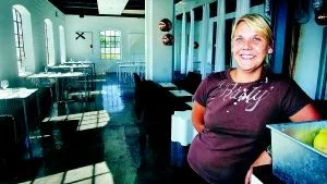 Smedjan blev till Bubbel. Petra Kallin är en av fem delägare i den nyöppnade restaurangen. FOTO: Matilda Ahl