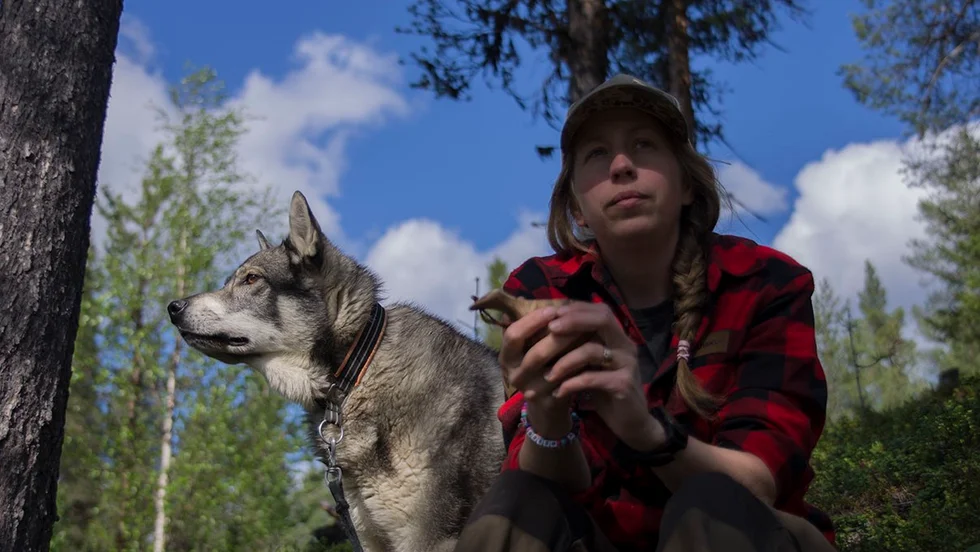 Jakt kan ge både motion och avslappning, berättar Lisa Pekkari i Jägareförbundet i Kiruna. Hon bor själv i Vittangi och jagar med hund.
