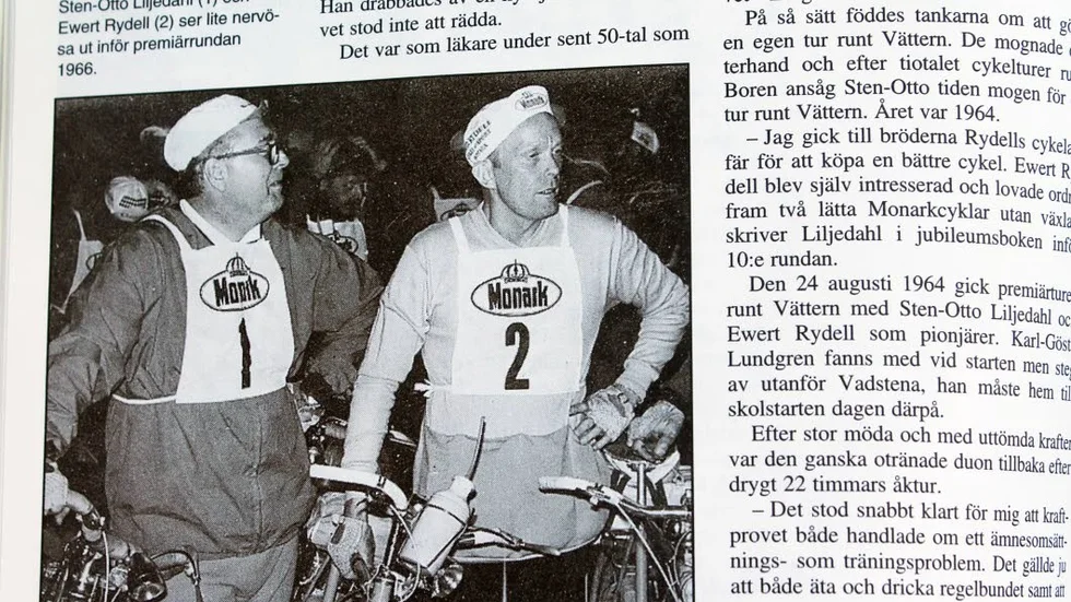 PREMIÄR. Sten-Otto Liljedahl och Ewert Rydell inför starten av det första organiserade Vätternrundan 1966. Ett klipp ur jubileumsboken i samband med arrangemangets 25-årsjubileum som gavs ut av Motala Tidning.