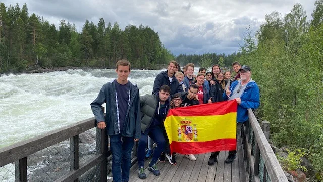 Ett av utflyktsmålen för ungdomarna och lägerledaren K-G Näsström var Storforsen och de brusande och häftiga vattenmassorna.